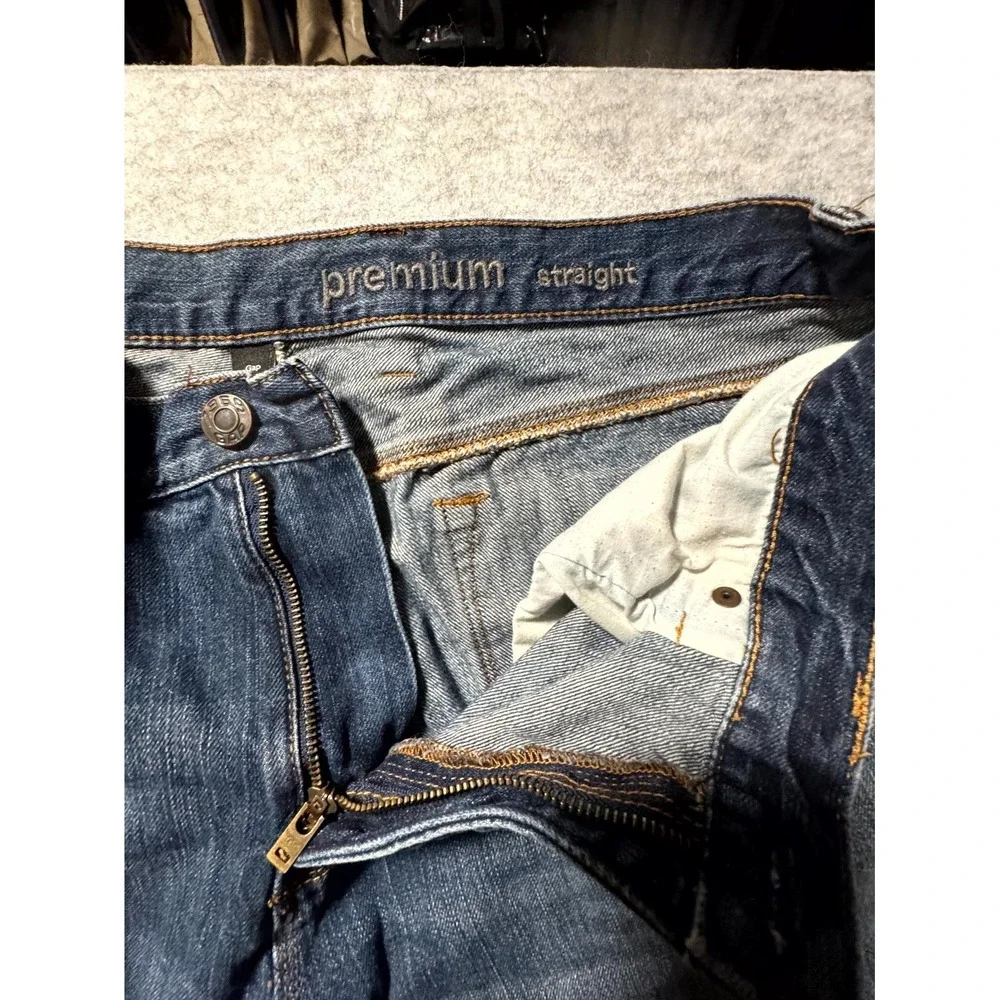 Gap Women's Size 36x30 Short Straight Leg Lightwash Jeans
